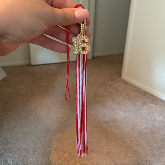 2016 Graduation Tassel - Picture 4 of 4
